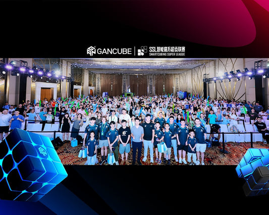 Group photo of cubing competitors and fans at GANCUBE SmartCubing Super League event in a large conference hall