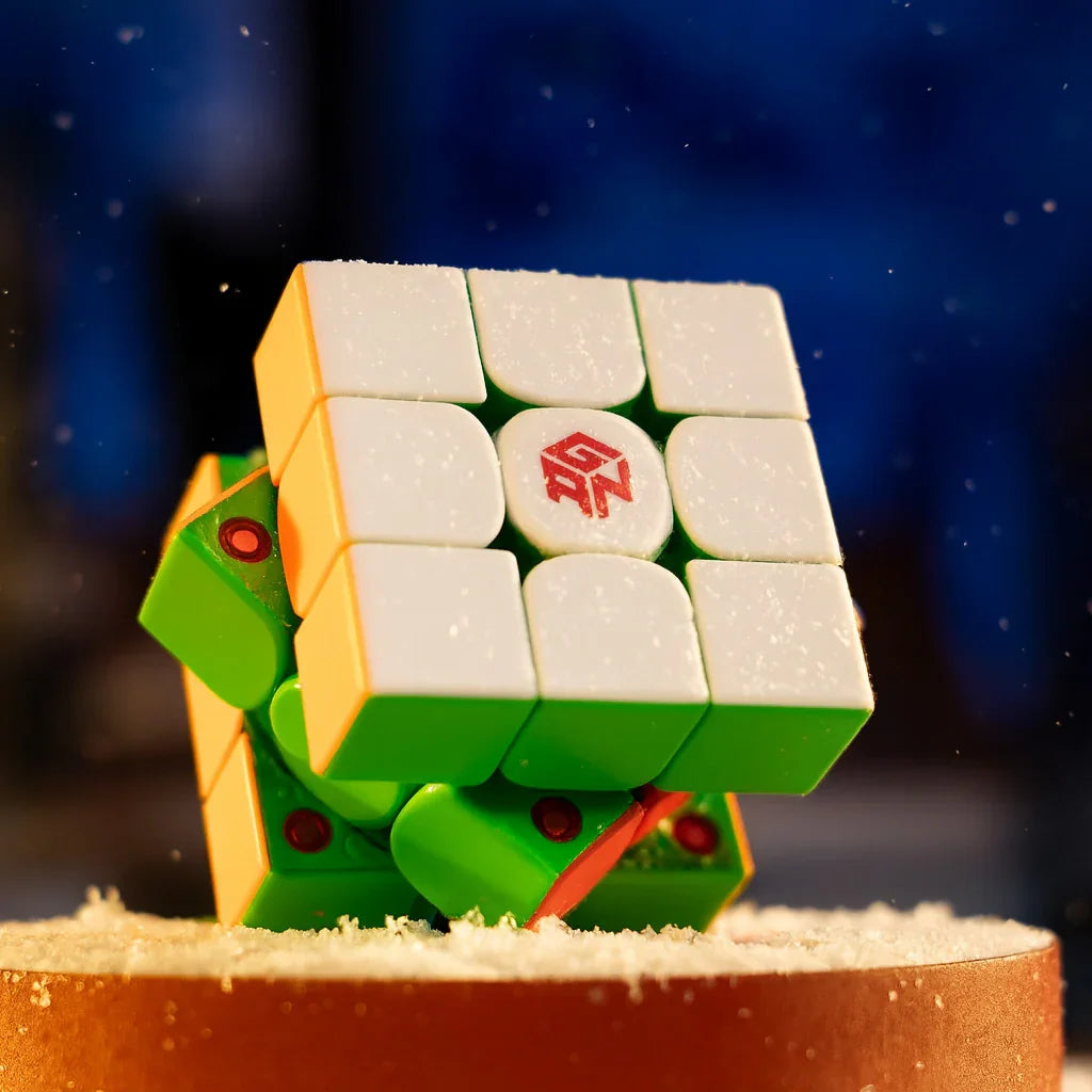 Gan 356 Me puzzle cube in green and white with snow on top, festive winter setting